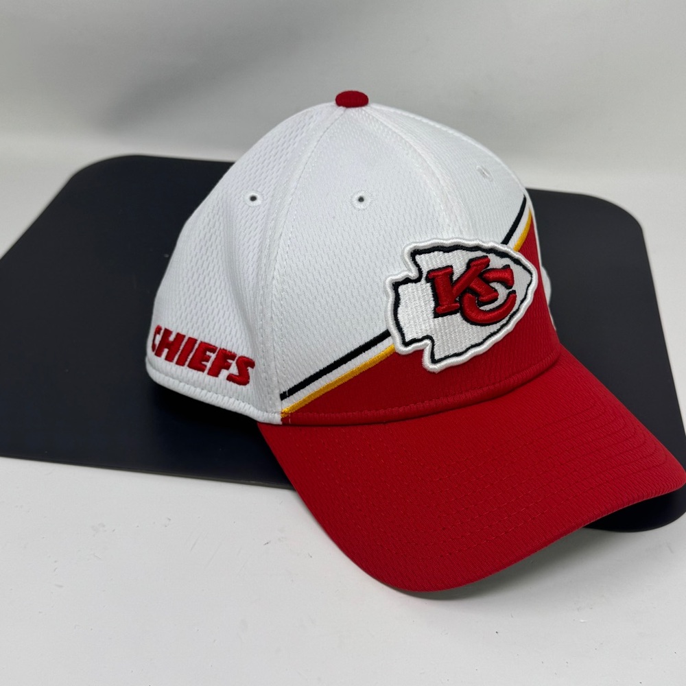 Kansas City Chiefs Hat Fitted New Era Sideline 39Thirty Flex White Red Size M/L